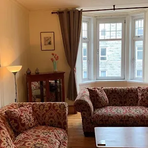 Spacious 2 Bedroom In Apartment